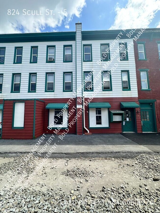property at 824 Scull St