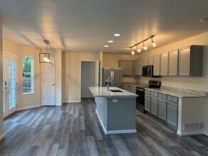 1295 Cumberland Dr in Longmont, CO - Building Photo - Building Photo