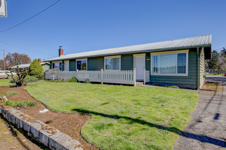 Manor Court in Milwaukie, OR - Building Photo - Building Photo