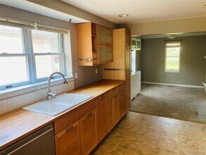 2892 Woodelm Dr in Rochester Hills, MI - Building Photo - Building Photo