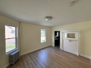 22 Woronoco Ave, Unit 1 in Westfield, MA - Building Photo - Building Photo