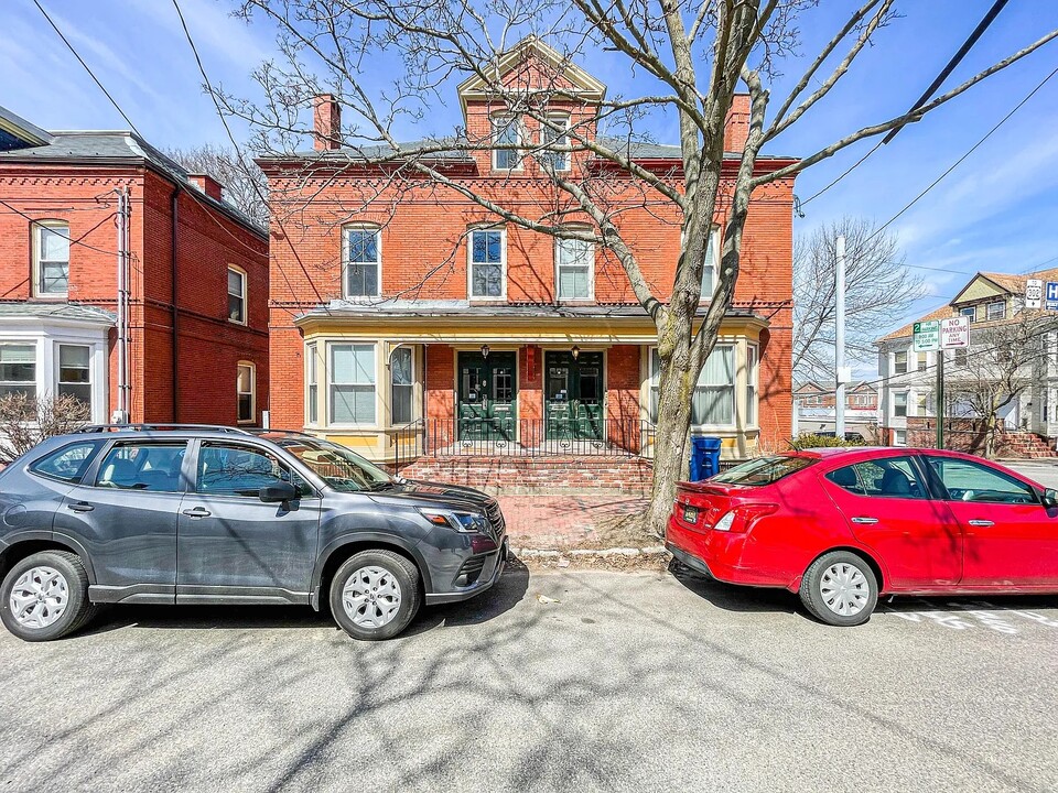 3 Grant St, Unit 2 in Portland, ME - Building Photo