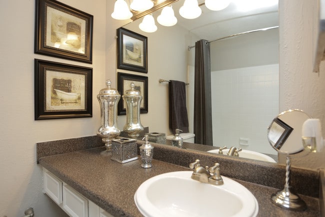 Paces Ridge at Vinings in Atlanta, GA - Building Photo - Interior Photo