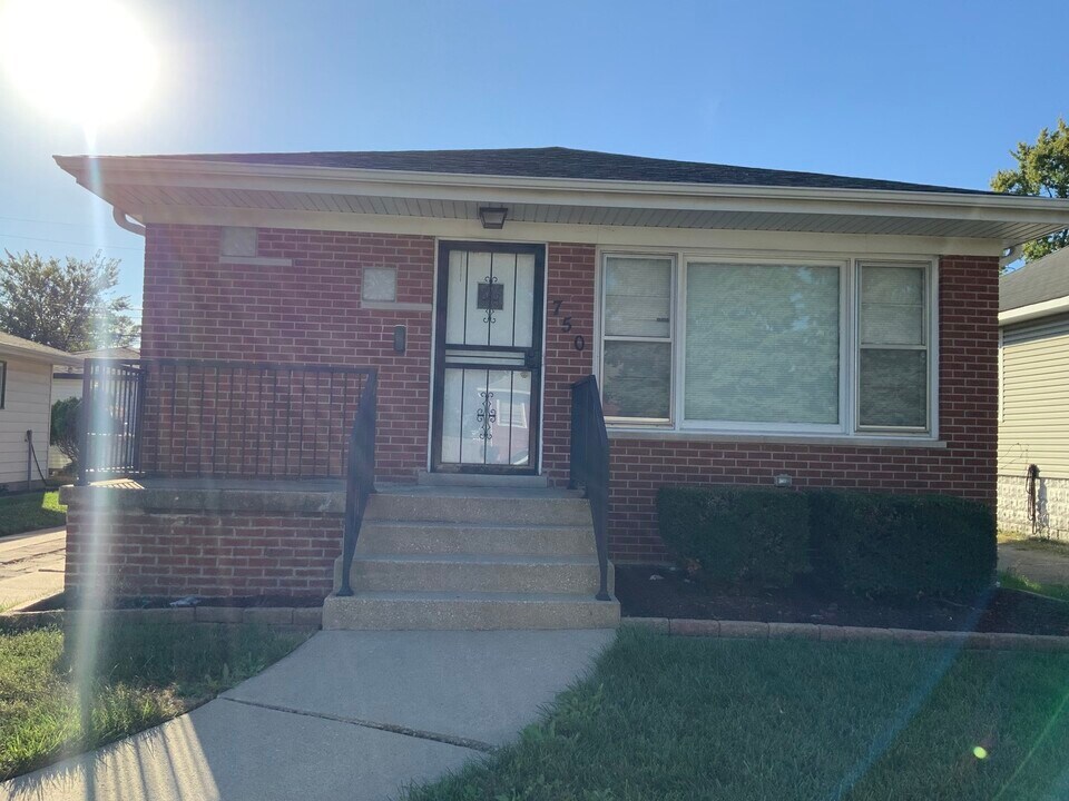 750 Greenbay Ave in Calumet City, IL - Building Photo
