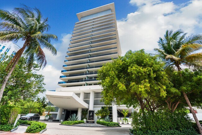 5875 Collins Ave in Miami Beach, FL - Building Photo - Building Photo