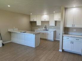 Honey Garden Apartments in Hesperia, CA - Building Photo