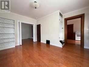 415 Davis Dr in Newmarket, ON - Building Photo - Building Photo