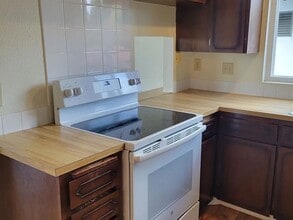 703 Sheridan Rd, Unit A in Bremerton, WA - Foto de edificio - Building Photo