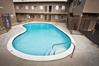 La Paz Apartments in Riverside, CA - Building Photo - Building Photo