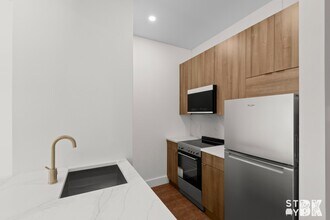 5102 5th Ave in Brooklyn, NY - Building Photo - Building Photo