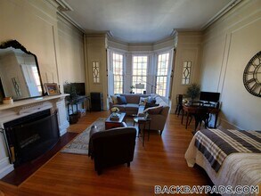 235 Beacon St, Unit 3 in Boston, MA - Foto de edificio - Building Photo