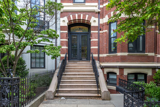 245 Commonwealth Ave in Boston, MA - Building Photo - Building Photo