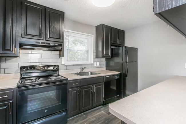 Latitude 30 Apartments in Valdosta, GA - Building Photo - Building Photo
