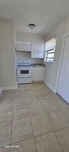 145 SW 5th Ct, Unit 1 in Dania Beach, FL - Building Photo - Building Photo