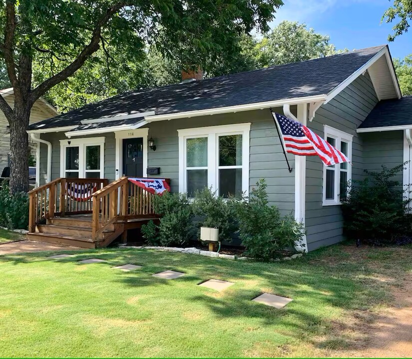 114 E 10th Ave in Belton, TX - Building Photo