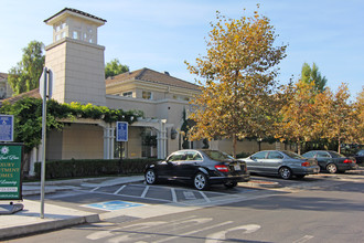 Ohlone Court Apartments in San Jose, CA - Building Photo - Building Photo