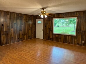 2066 Eaker Dr in Cherryville, NC - Foto de edificio - Building Photo