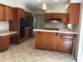 14411 NE 10th Pl in Bellevue, WA - Building Photo - Building Photo