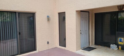 6274 Seven Springs Blvd in Greenacres, FL - Building Photo - Building Photo