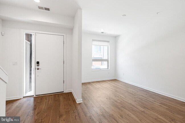 3126 Pierview Ln in Philadelphia, PA - Building Photo - Building Photo