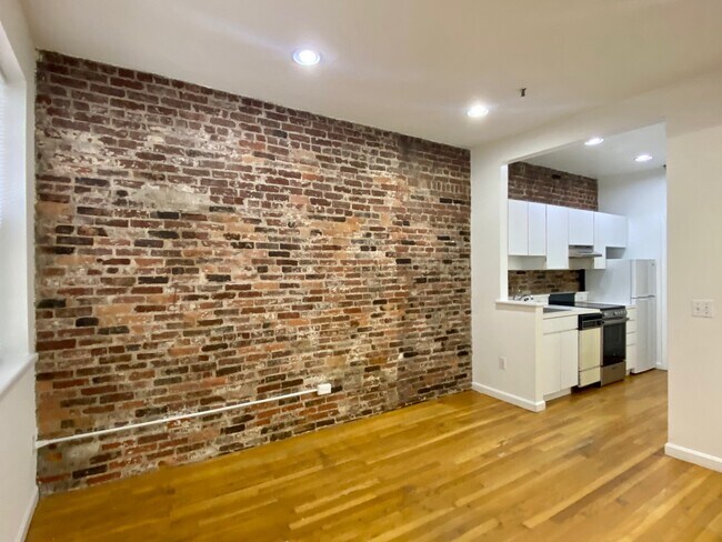 6 Cleveland Pl in Boston, MA - Building Photo - Building Photo