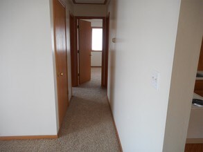 3425 Queen Dr SW-Unit -3425-5 in Cedar Rapids, IA - Foto de edificio - Building Photo