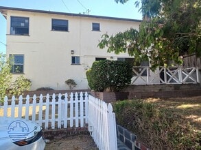 2609 Voorhees Ave. in Redondo Beach, CA - Foto de edificio - Building Photo