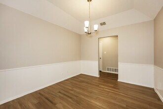 2016 Chantilly Ct in Arlington, TX - Foto de edificio - Building Photo