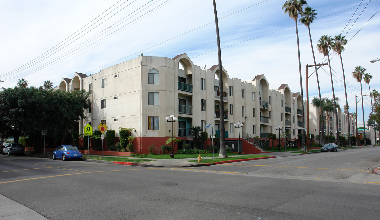 Beesan Condos Apartments in Van Nuys, CA - Foto de edificio