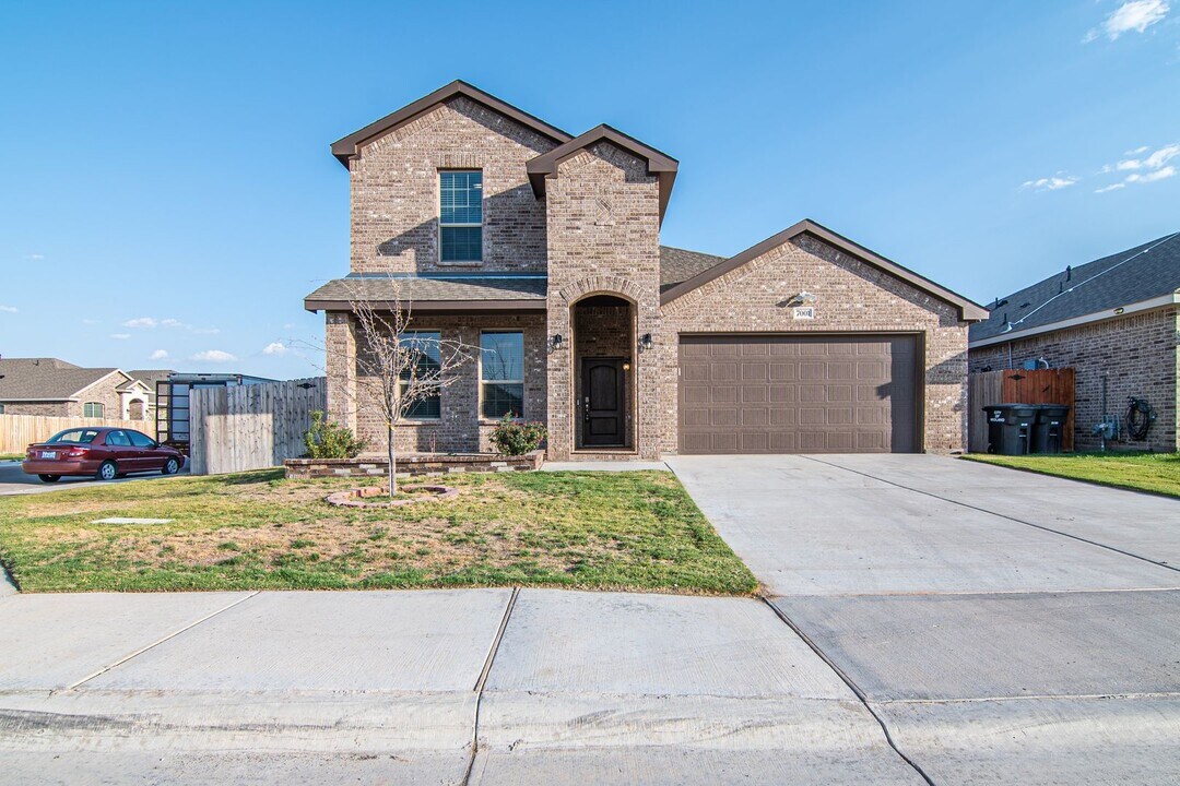 7001 Mcpherson Ln in Midland, TX - Building Photo