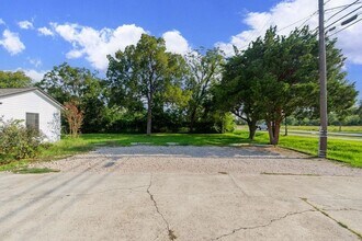 2523 S Broadway St in La Porte, TX - Building Photo - Building Photo