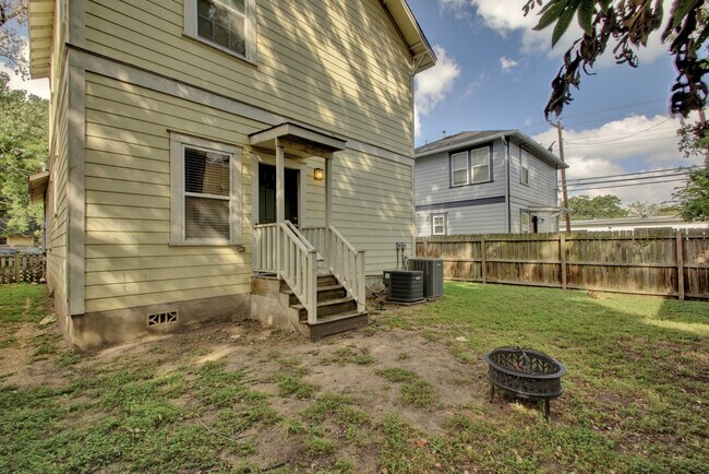 502 W 43rd St in Austin, TX - Building Photo - Building Photo