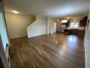 1675 Crescent View Dr in Nanaimo, BC - Building Photo - Building Photo