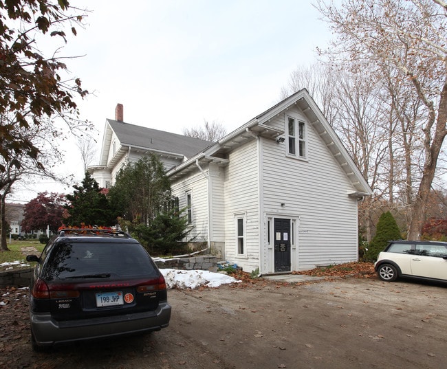 308 Main St in Lakeville, CT - Building Photo - Building Photo