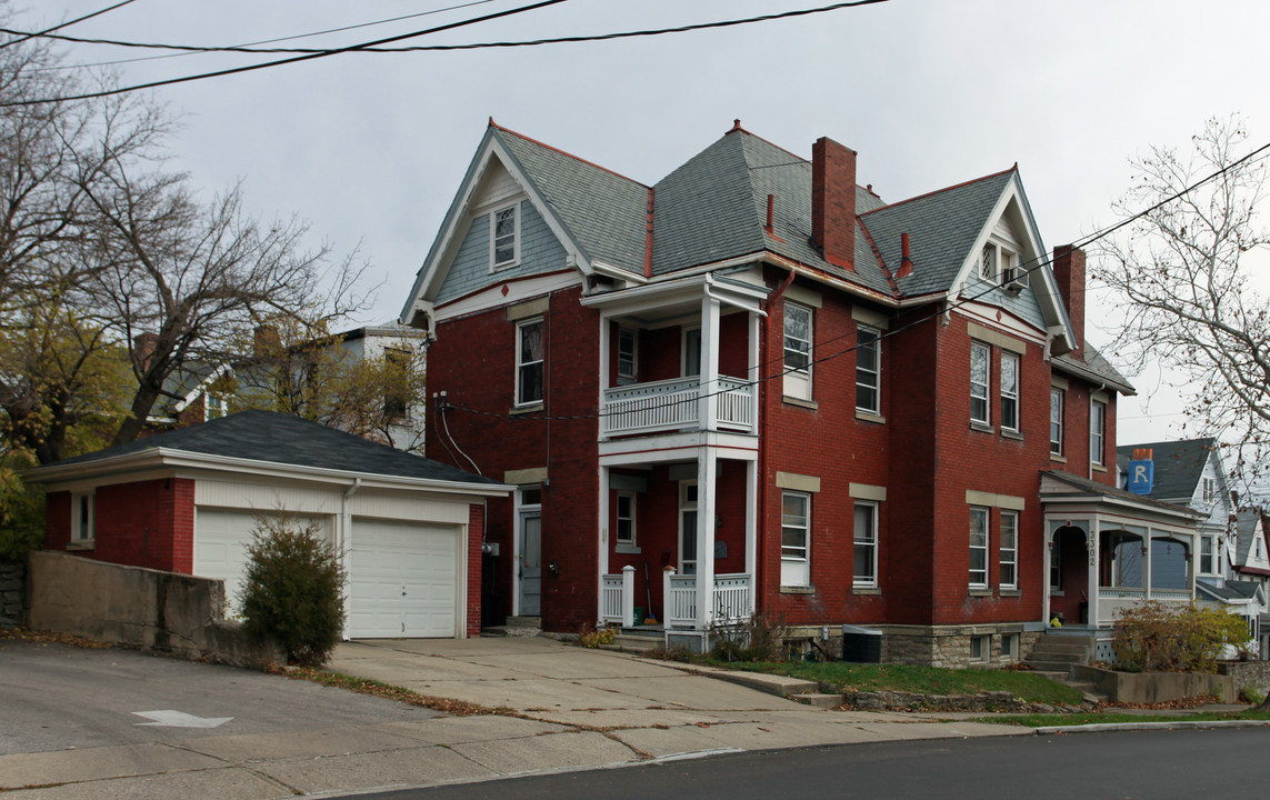 803 Purcell Ave in Cincinnati, OH - Foto de edificio