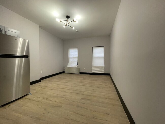 17 Belmont Ave, Unit 1 in Jersey City, NJ - Foto de edificio - Building Photo