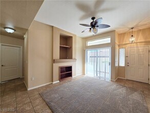 3325 Cactus Shadow St, Unit 101 in Las Vegas, NV - Foto de edificio - Building Photo