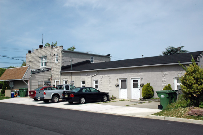 495 S Pine Ave in Union Beach, NJ - Foto de edificio - Building Photo