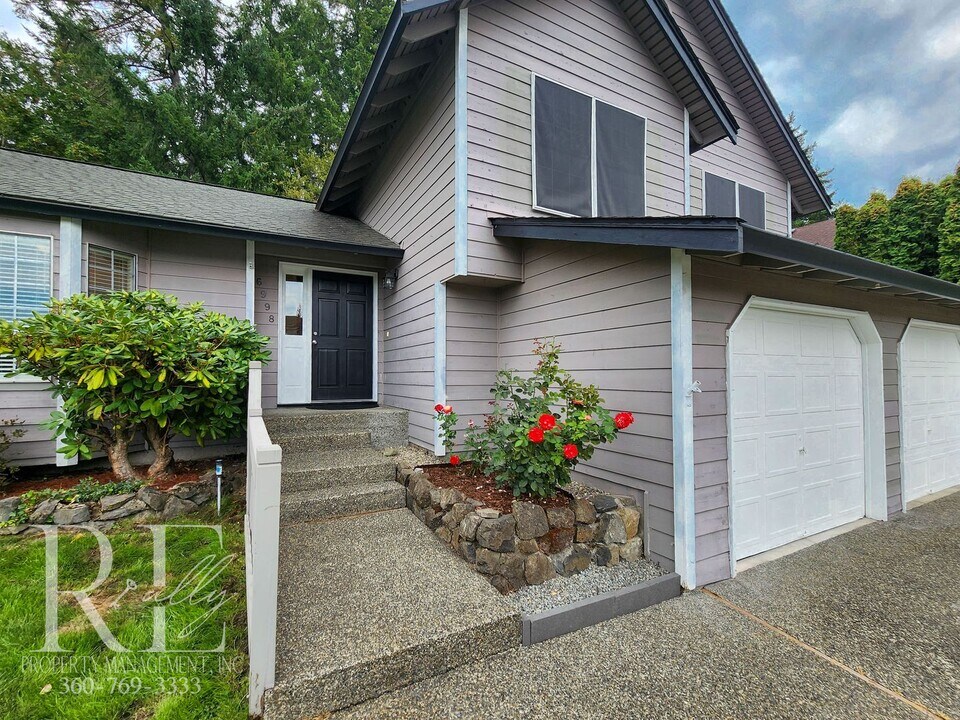 6998 Tate Pl NE in Bremerton, WA - Building Photo
