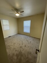 303 E Walnut St in Chalmers, IN - Foto de edificio - Building Photo
