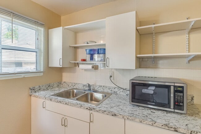 1935 Taylor St in Hollywood, FL - Building Photo - Building Photo