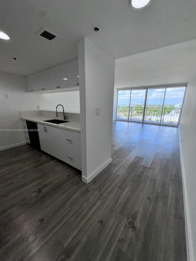 property at 7601 E Treasure Dr
