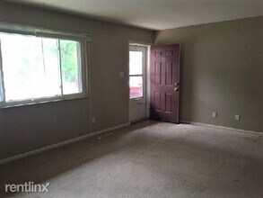 7837 N Main St in Dayton, OH - Building Photo - Building Photo