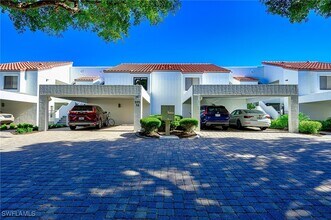 595 Beachwalk Cir in Naples, FL - Building Photo - Building Photo