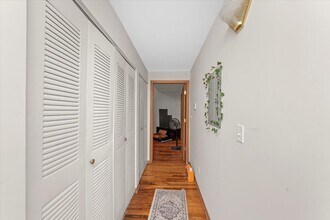 2307 E 70th Pl, Unit 214 in Chicago, IL - Building Photo - Building Photo