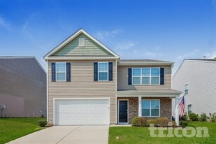 2831 Village Center Dr in Dallas, NC - Building Photo