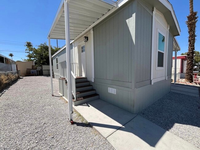 3139 E Sahara Ave in Las Vegas, NV - Building Photo - Building Photo