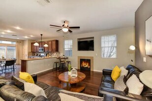 205 Dragonfly Cir, Unit 1a in Sacramento, CA - Building Photo