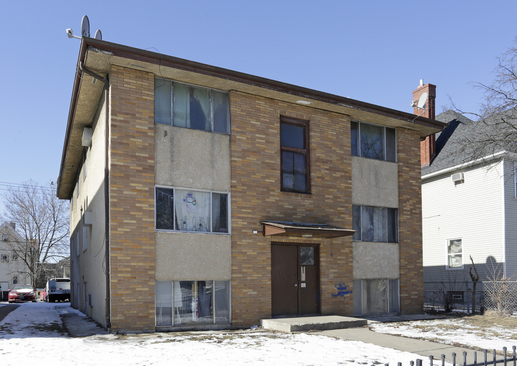 2222 Portland Ave S in Minneapolis, MN - Building Photo