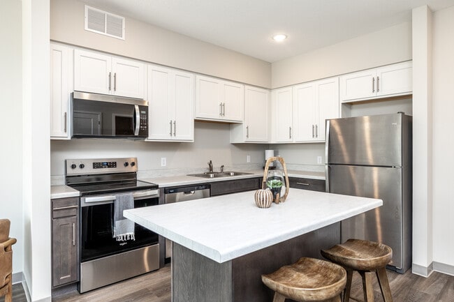 1200 Jade Apartments in Clear Lake, IA - Foto de edificio - Interior Photo